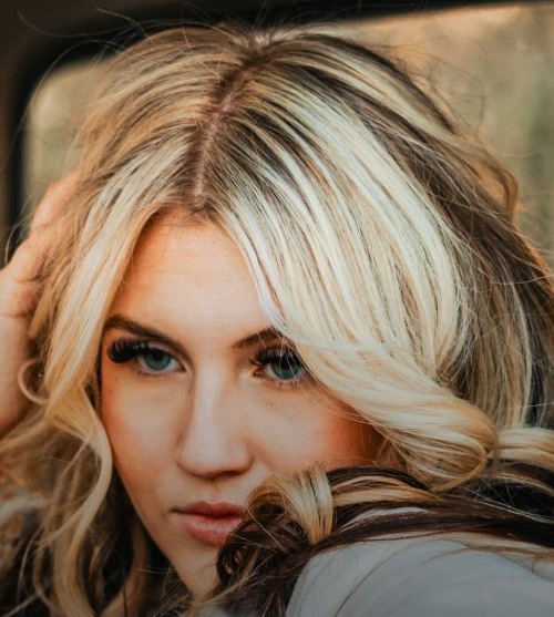Lilly Moss promotional portrait in a cowboy hat